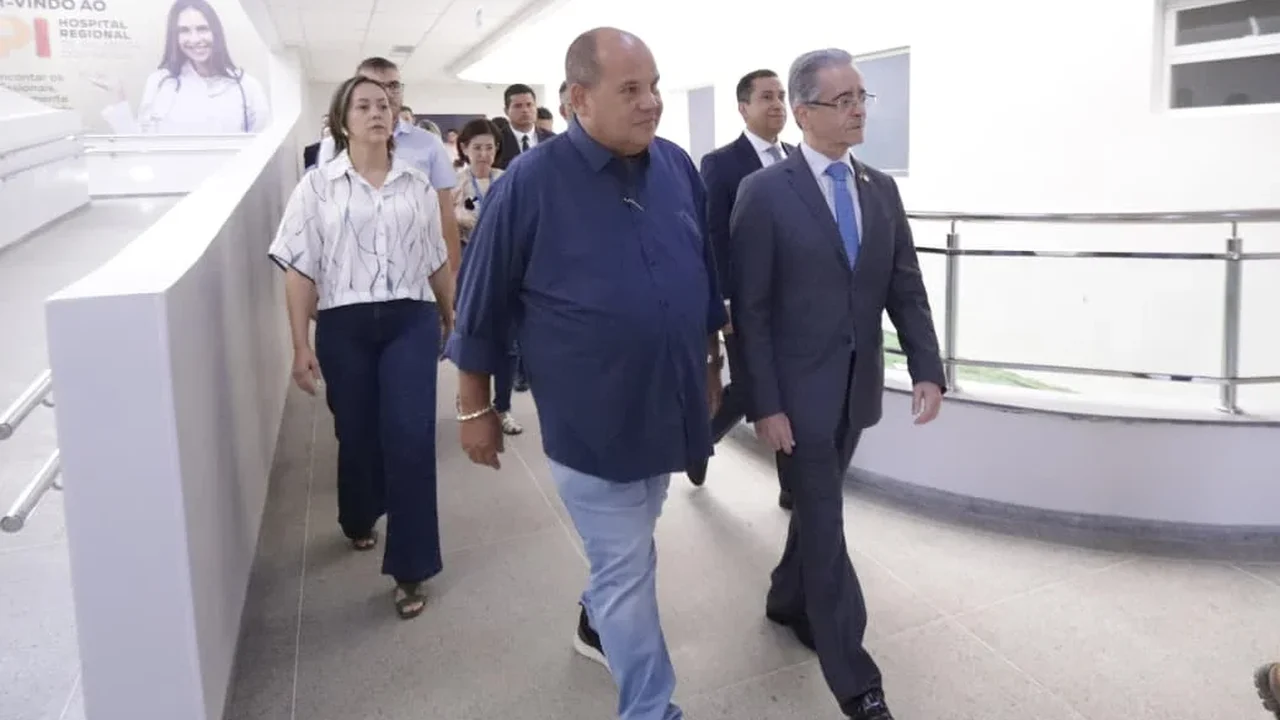 Hospital Regional de Palmeira dos Índios entra na fase final e recebe visita de autoridades