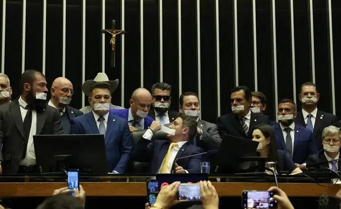 Deputados obstruíram o trabalho da Casa em protesto À prisão domiciliar de Bolsonaro Deputados obstruíram o trabalho da Casa em protesto À prisão domiciliar de Bolsonaro