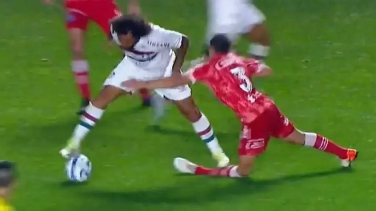 Zagueiro que sofreu grave lesão em lance com Marcelo passa por cirurgia na Argentina