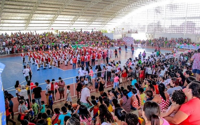 Natal Solidário atende milhares de famílias de baixa renda em Penedo