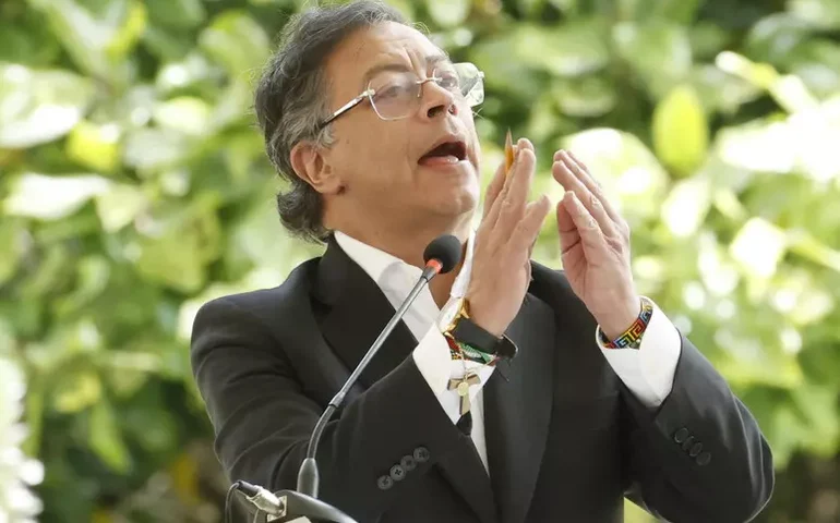 Petro ameaça renunciar cidadania italiana se UE não condenar Israel