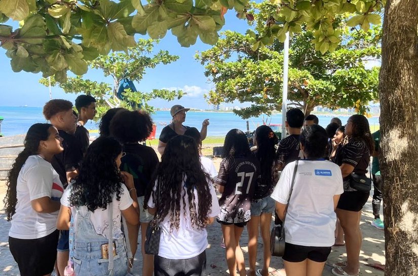 Caminhada ecológica proporciona lazer e aprendizado a jovens de escola estadual