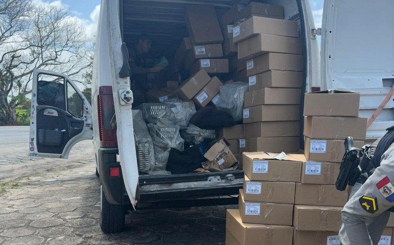 Sefaz-AL intercepta van com 900 quilos de drogas e carga irregular, em São Sebastião