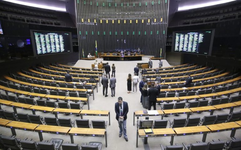 CPI do INSS aprova requerimentos que miram sindicato de irmão de Lula
