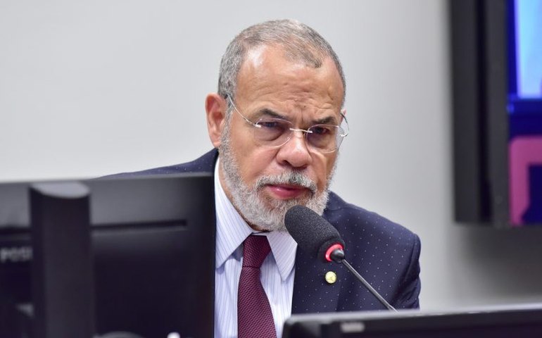 Comissão debate projeto que estabelece prazo para planos de saúde no tratamento de neoplasias malignas