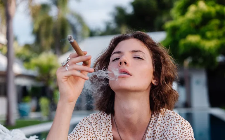 Dia Mundial Sem Tabaco: voz rouca pode ser um alerta silencioso do tabagismo