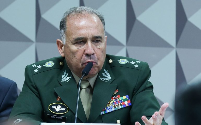 General Dutra nega negligência na retirada de acampamento do QG
