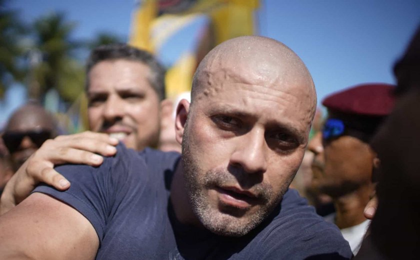 Defesa de Silveira pede fim de ação pois perdão de Bolsonaro seria &#8216;irrestrito&#8217;