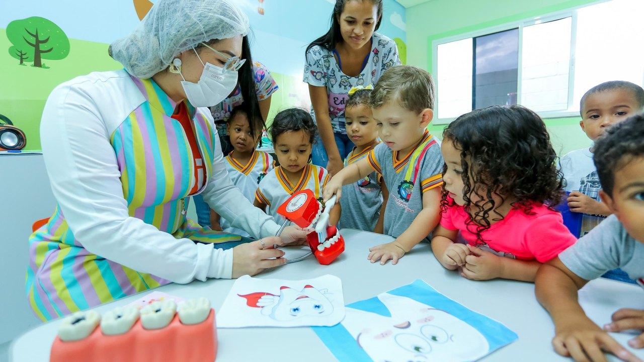 Criando Sorrisos avalia saúde bucal de crianças da Creche Cria, em São Luís do Quitunde