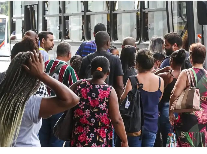 Taxa de desemprego fica em 6,6% no trimestre encerrado em abril