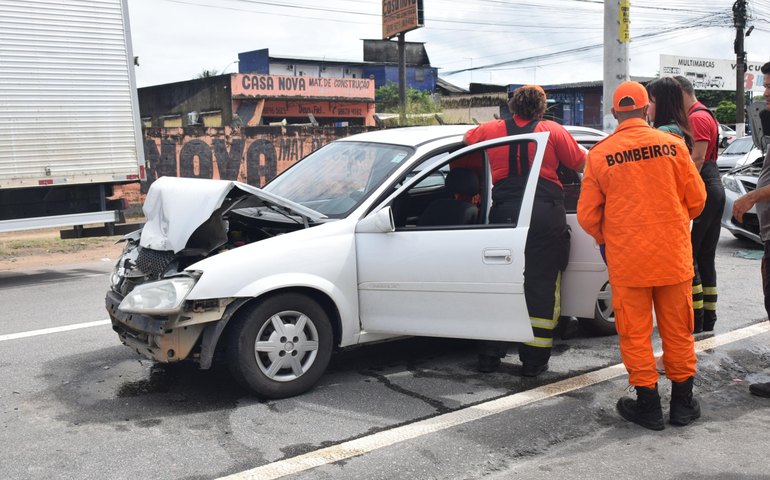 Bombeiros atuam em colisão que deixou um morto em Rio Largo