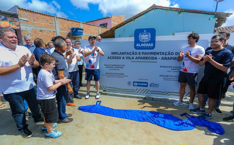 Com direito a passeio ciclístico, governador inaugura acesso ao povoado Vila Aparecida, no município de Arapiraca