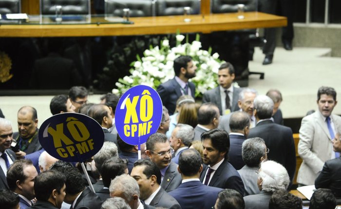 Protesto no Congresso em 2016 contra proposta que recriava a CPMF Protesto no Congresso em 2016 contra proposta que recriava a CPMF