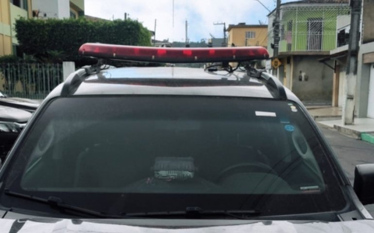 Ações distintas da PM terminam com armas apreendidas e veículo roubado recuperado