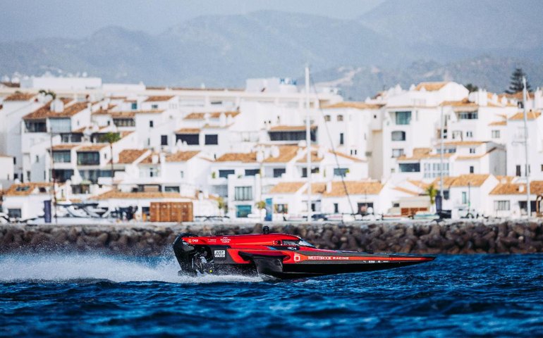 E1 agita em Puerto Banus com o início do fim de semana do Campeonato Mundial