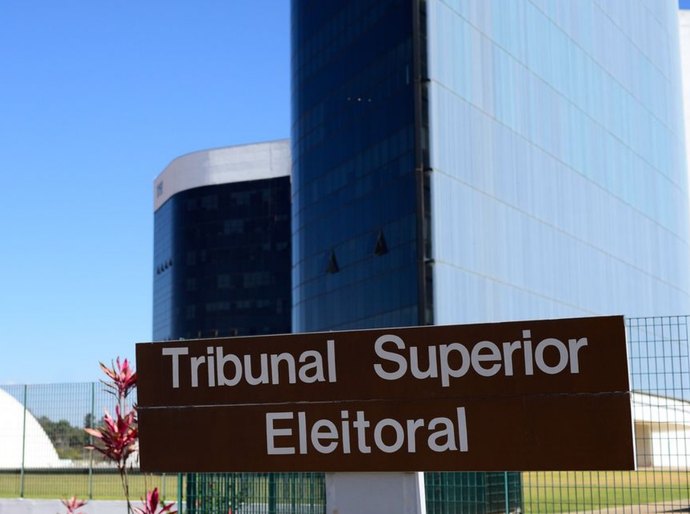 Uso de inteligência artificial em campanhas precisa ter aviso explícito, determina TSE
