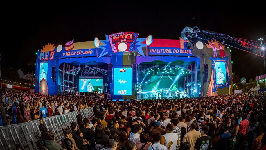 Luan Santana e Zezé Di Camargo & Luciano animam a segunda-feira do São João Massayó