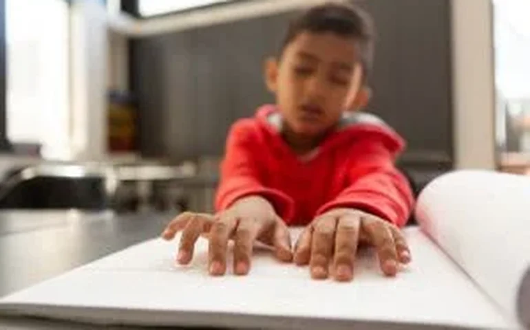 Ausência de material adaptado em 2026 reacende debate sobre inclusão