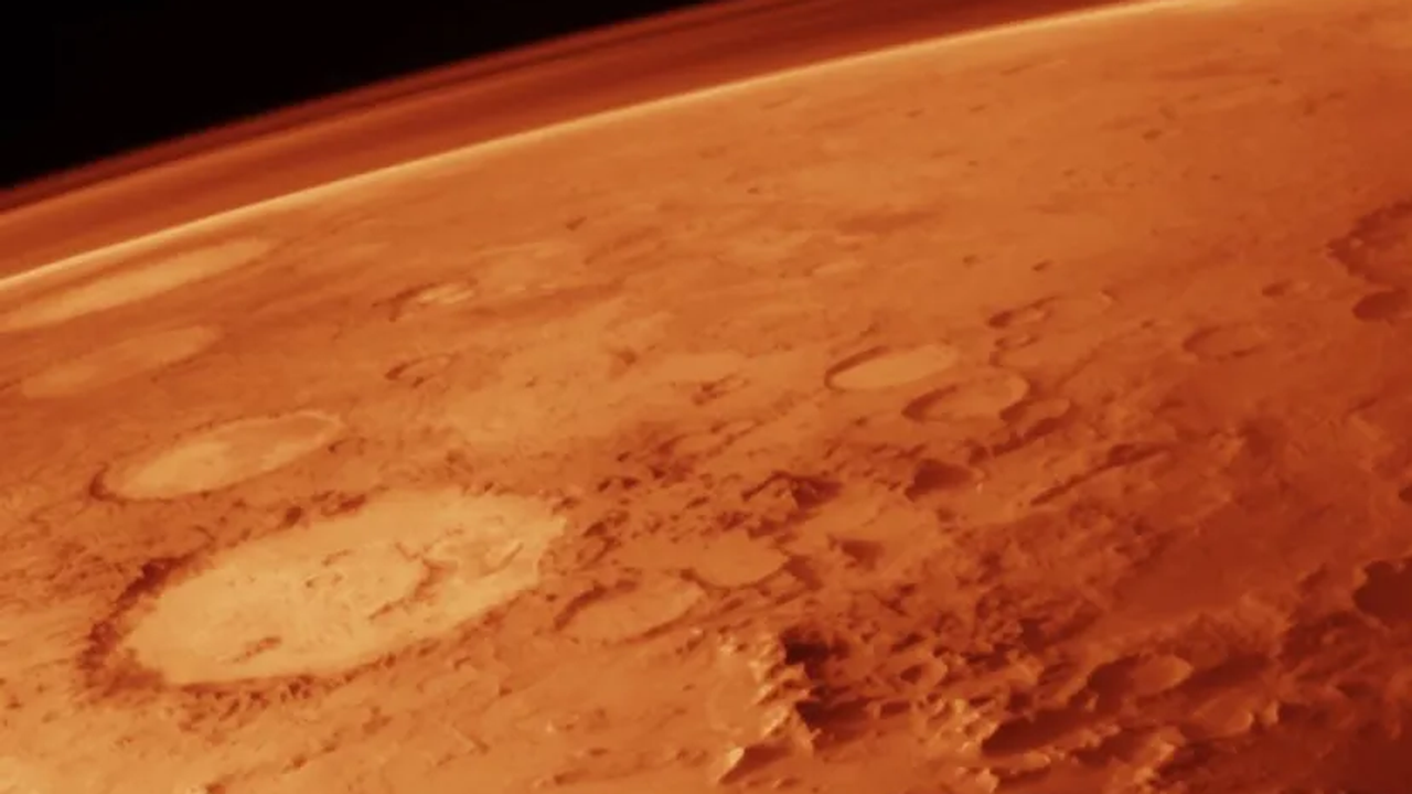 Marte exibe 'ondas' que parecem metal derretido em nova imagem da sonda Mars Express