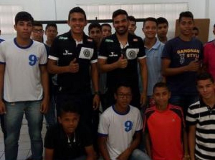 Jogadores do ASA falam sobre o dia a dia à alunos de Escola Municipal