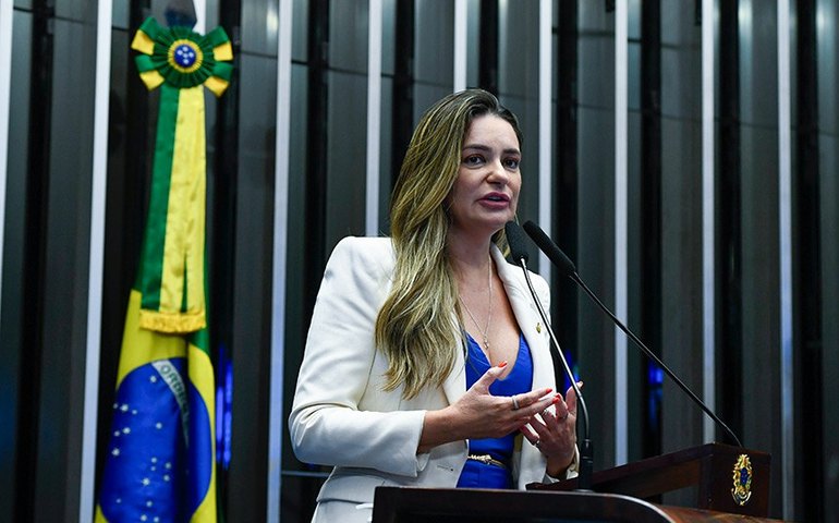 Augusta Brito destaca aprovação de pensão aos filhos das vítimas de feminicídio