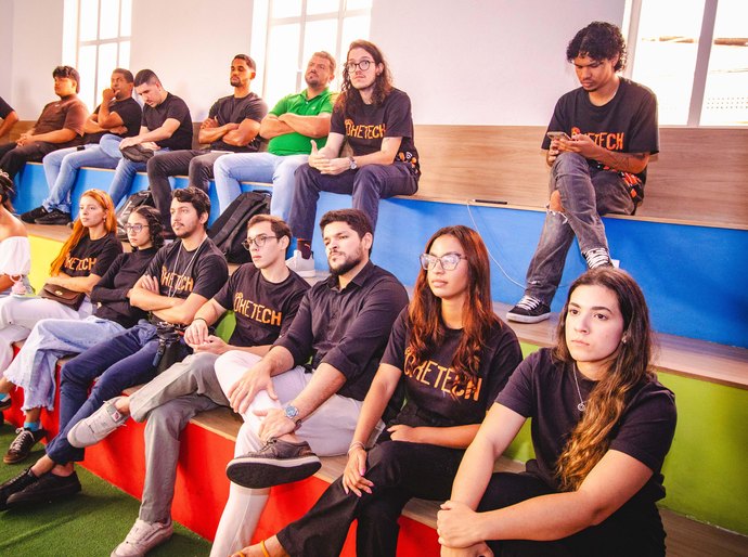 Instituto Vertex amplia OxeTech Academy e abre vagas de instrutores com remuneração de até R$4 mil
