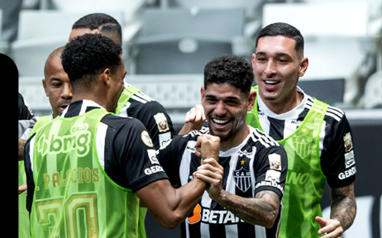 Atlético-MG vence duelo sem brilho, salva-se da degola e rebaixa o Athletico-PR