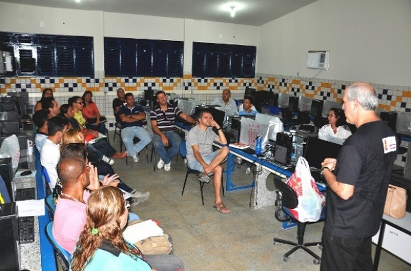 Professores de escola estadual de Maceió participam de oficina de educação fiscal