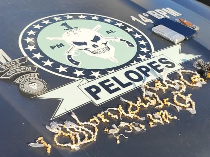 Suspeito de tráfico é preso pela PM com mais de 330 pedras de crack em Messias