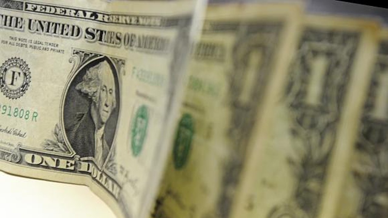Dólar cai de olho em petróleo fraco e aguardando conversas entre Rússia e Ucrânia