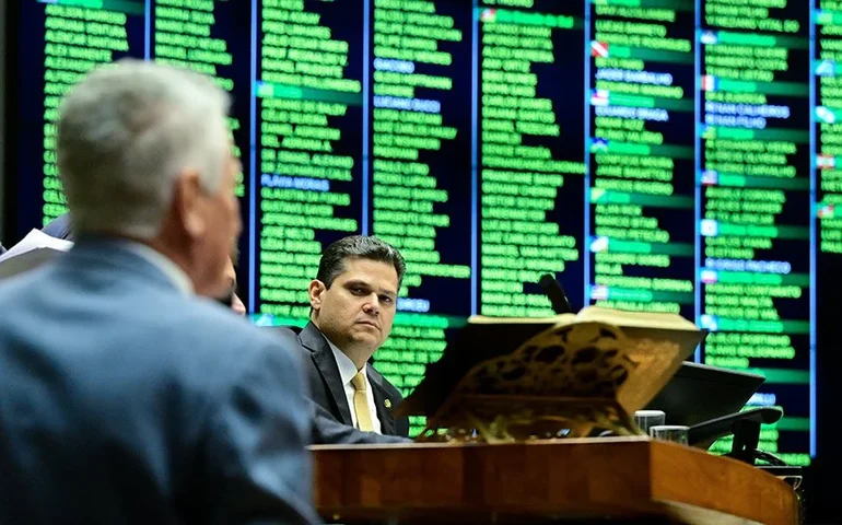 Congresso mostra força e escancara: presidentes viraram reféns em Brasília