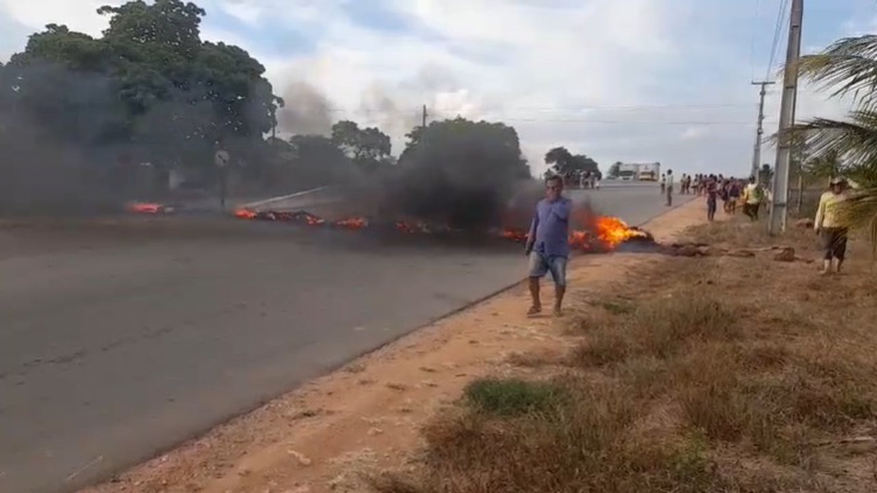 Água, água, água: moradores fecham rodovia em Igaci após mais de 90 dias sem abastecimento