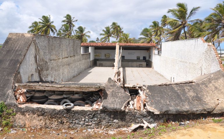 Muro do estande de tiros da Polícia Civil caiu