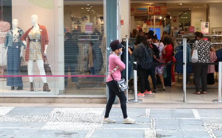 Pesquisa mostra que 8 em cada 10 brasileiros pretendem comprar presente para Dia das Mães