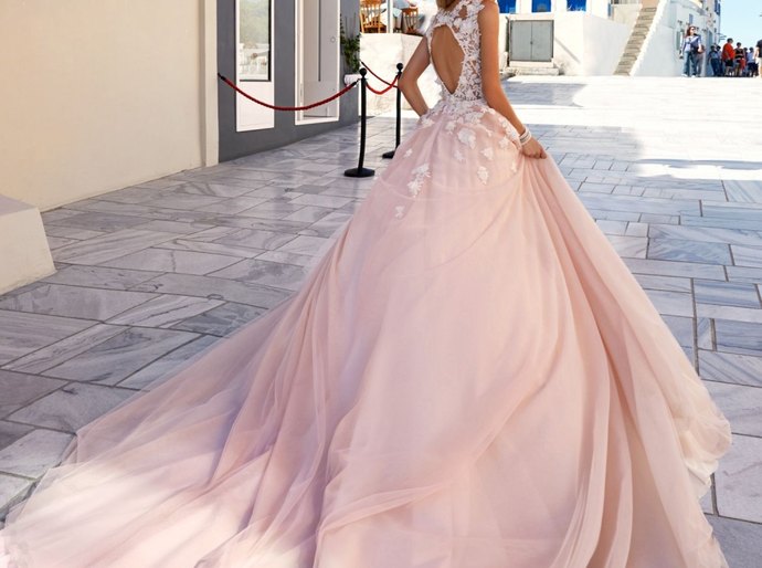 Vestido de noiva colorido é a nova tendência do mercado