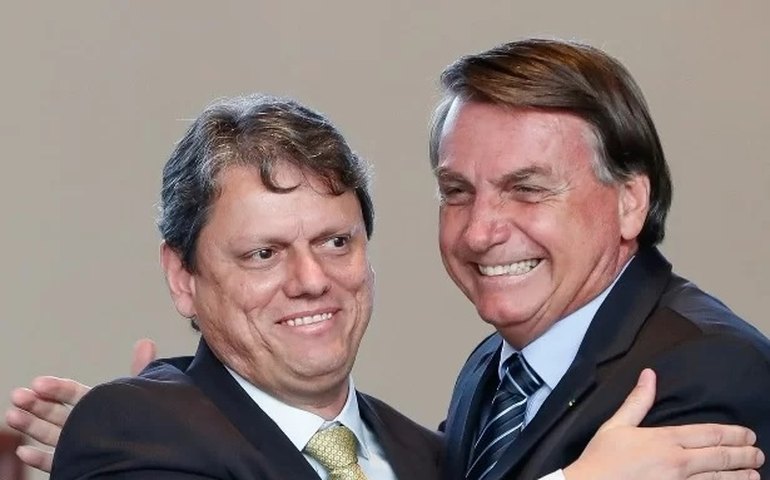 Bolsonaro e Tarcísio tiram mais prefeitos do PSDB em ato de filiação em Jundiaí