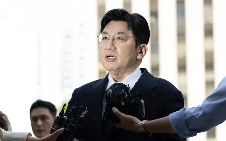 Polícia sul-coreana busca prender o magnata do K-pop por trás do BTS