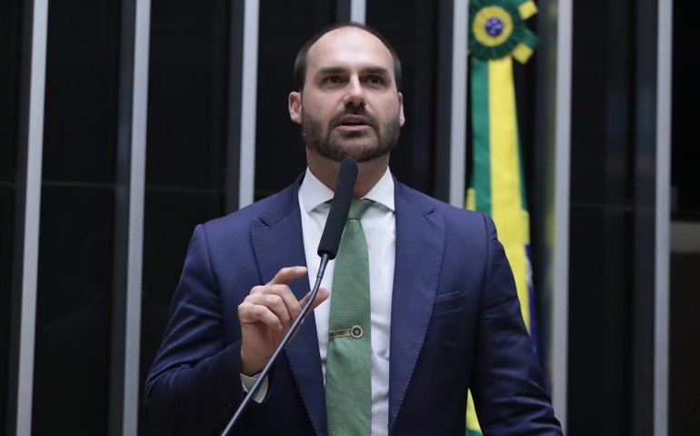 Eduardo diz que família Bolsonaro pode deixar PL se Tarcísio se filiar