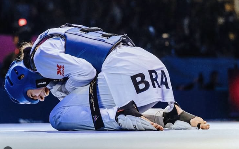 Brasil conquista ouro por equipes no Mundial de Taekwondo e encerra campanha histórica