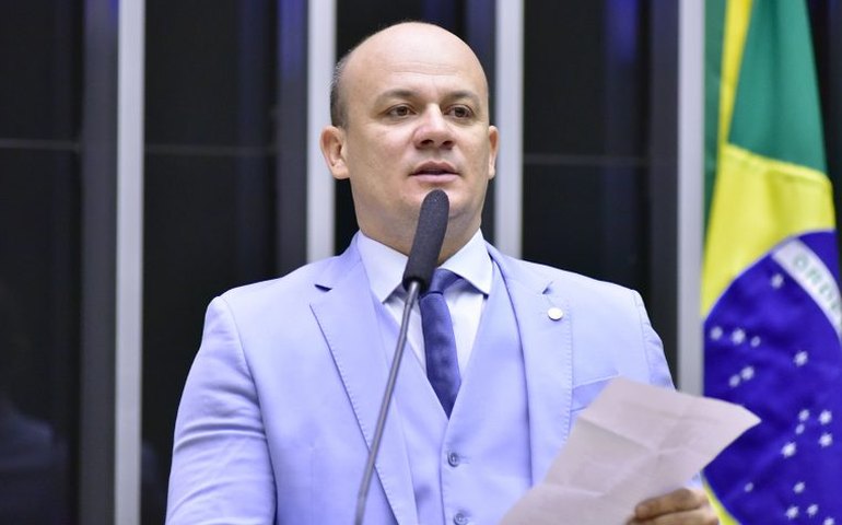 Deputado bolsonarista diz ter pedido prisão de GDias por alteração em relatório