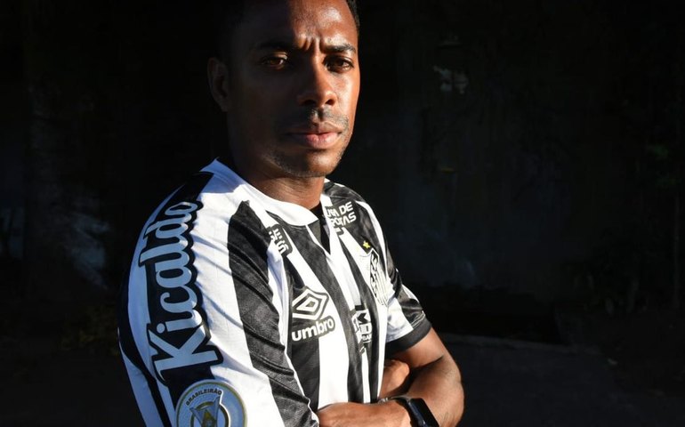 Defesa de Robinho entrega passaporte ao STJ