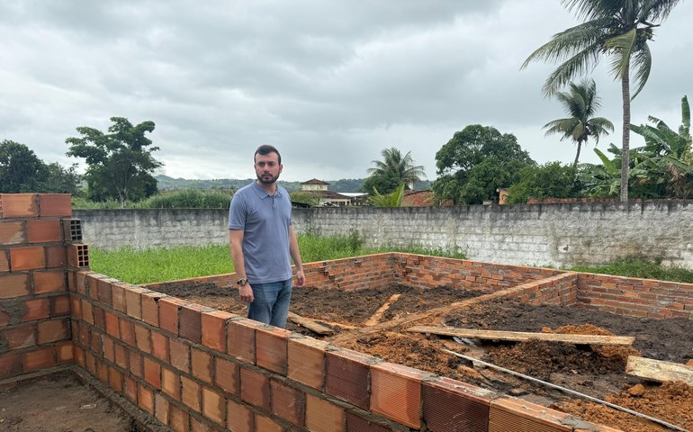 Prefeito de Anadia acompanha reforma e ampliação de escola