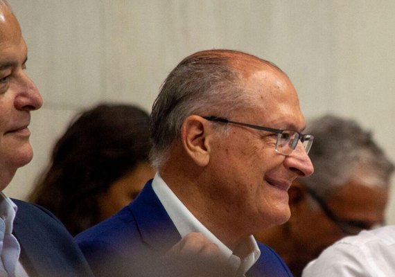 Alckmin critica violência política e lança candidato para governo de SP em congresso do PSB