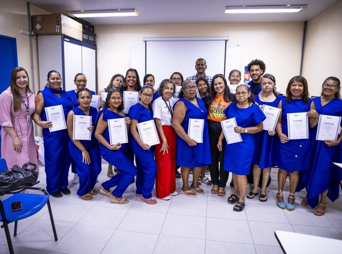Alunas do Acessuas encerram curso de Costureiro sob Medida com desfile de moda
