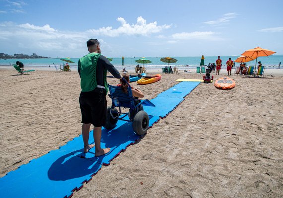 Prefeitura realiza Praia Acessível na Folia nesta sexta-feira (10), na orla de Pajuçara