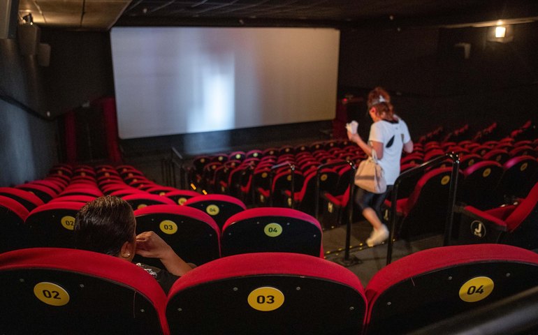 Público volta aos cinemas, mas salas não enchem; streaming é uma das razões