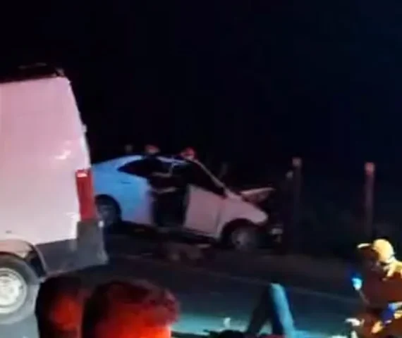 Ultrapassagem provoca colisão entre carro e van e mata radialista no retão de Atalaia