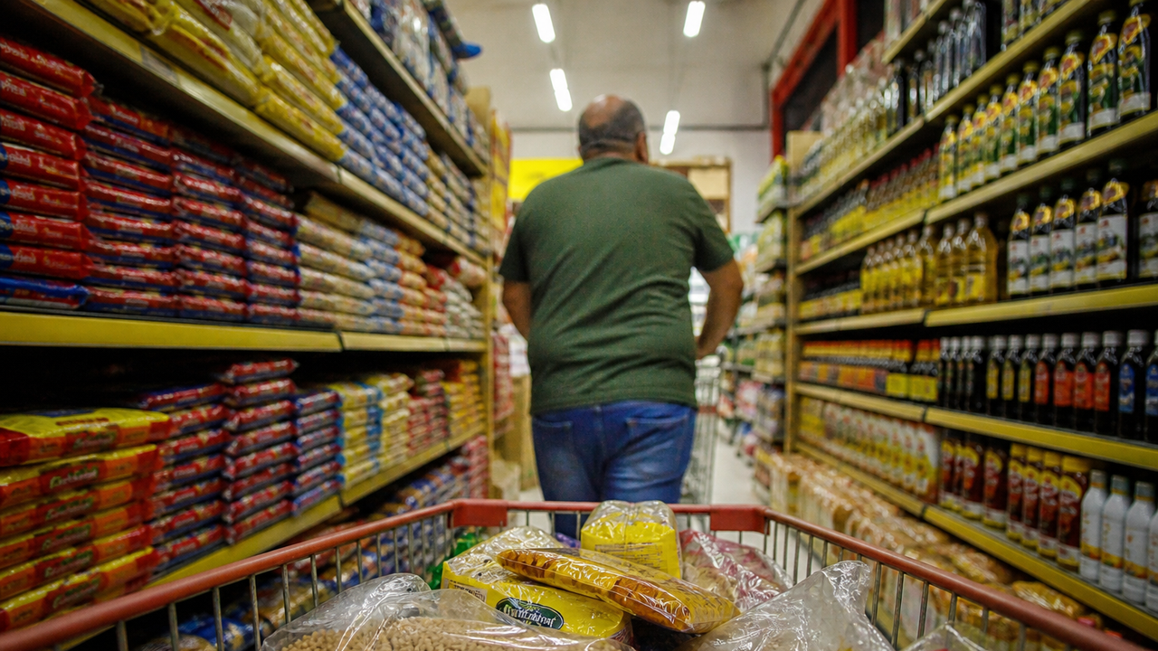IPC-S cai 0,37% no encerramento de agosto, após recuo de 0,08% em julho, afirma FGV