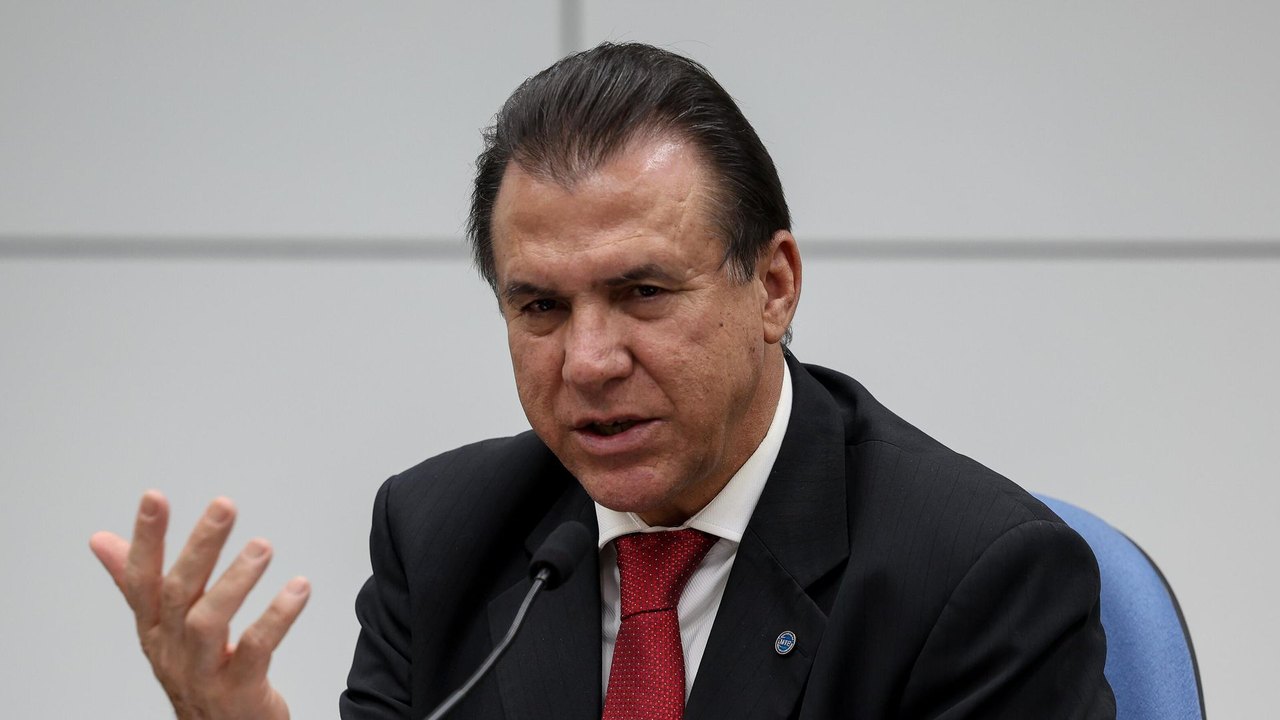 Ministro do Trabalho defende saída temporária de Jaques Wagner da liderança no Senado