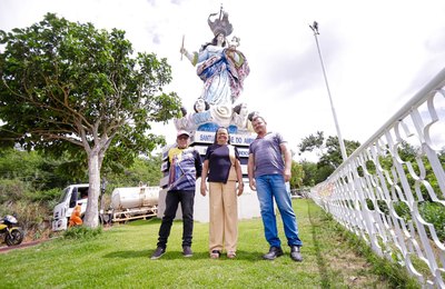 Prefeita Tia Júlia supervisiona manutenção realizada no Santuário de Nossa Senhora Mãe do Amparo
